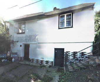 Obiekt wystawiony na licytację to dom jednorodzinny wraz z