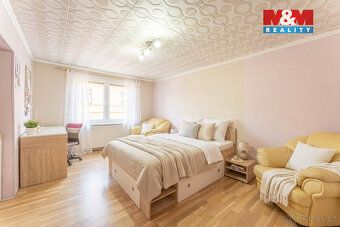 We offer for sale a family house with 5 bedrooms in Všetaty