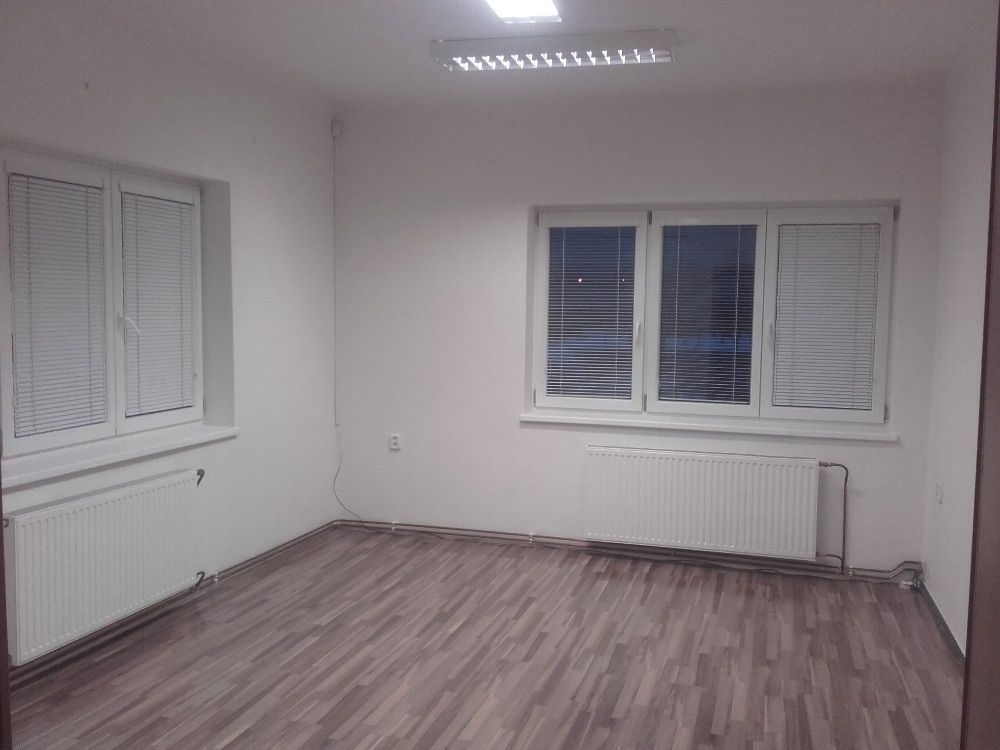 Wynajmę biuro o powierzchni 17 m² i miejsca parkingowe