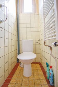 Nabízíme k prodeji rodinný dům se zahradou a garáží v klidné