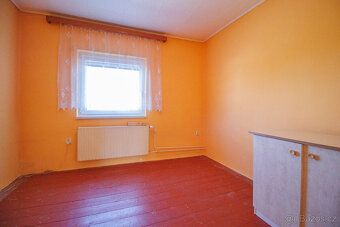Nabízíme k prodeji rodinný dům se zahradou a garáží v klidné