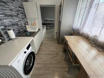Nabízíme k prodeji byt o dispozici 1+1 a užitné ploše 27 m²,