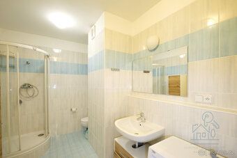 Nabízíme k pronájmu krásný, světlý a moderně zařízený byt o 