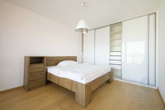 Nabízíme k pronájmu krásný, světlý a moderně zařízený byt o 