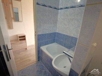 Wynajmę odnowione mieszkanie 1+k z balkonem na 6 piętrze