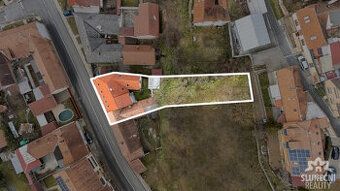 Jedná se o řadový vnitřní objekt rodinného domu, částečně po
