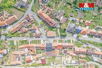 Ми пропонуємо на продаж комерційну нерухомість у селі