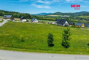 Exkluzivní pozemek 1251 m² pro váš nový domov v Mlýnickém Dv
