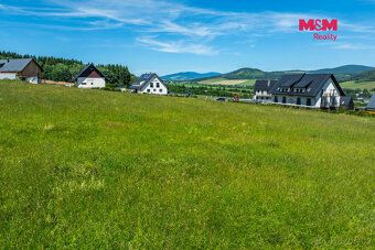 Exkluzivní pozemek 1251 m² pro váš nový domov v Mlýnickém Dv