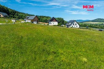 Exkluzivní pozemek 1251 m² pro váš nový domov v Mlýnickém Dv