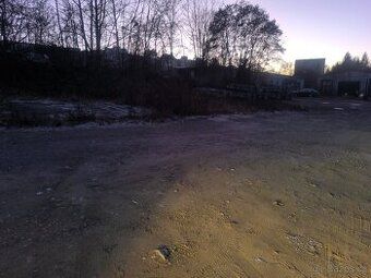 We offer several vacant parking spaces on an enclosed lot