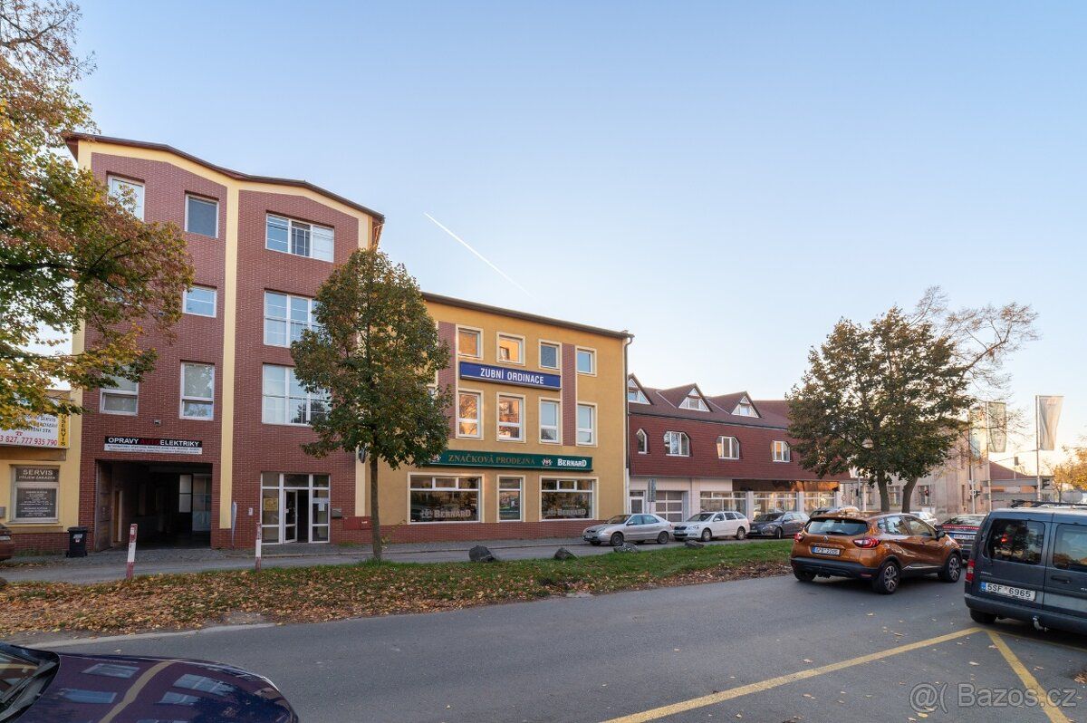 Prostory o užitné ploše 135 m² jsou vhodné pro obchodní i ka