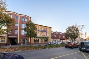 Prostory o užitné ploše 135 m² jsou vhodné pro obchodní i ka
