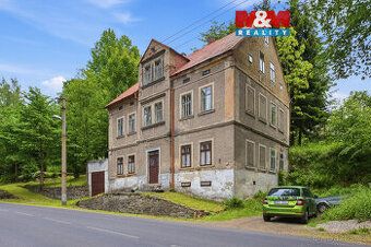 Obiekt jest dostępny od drogi powiatowej. Nieruchomość jest