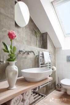 Ref No. V3579 Job Order: V3579 We offer long-term rental of