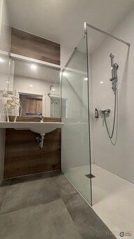 Ref. č. 00890 Nabízíme apartmán v prvním patře budovy