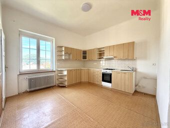 Pronájem bytu 4+1 s dvěma balkóny o užitné ploše 108 m² v kl