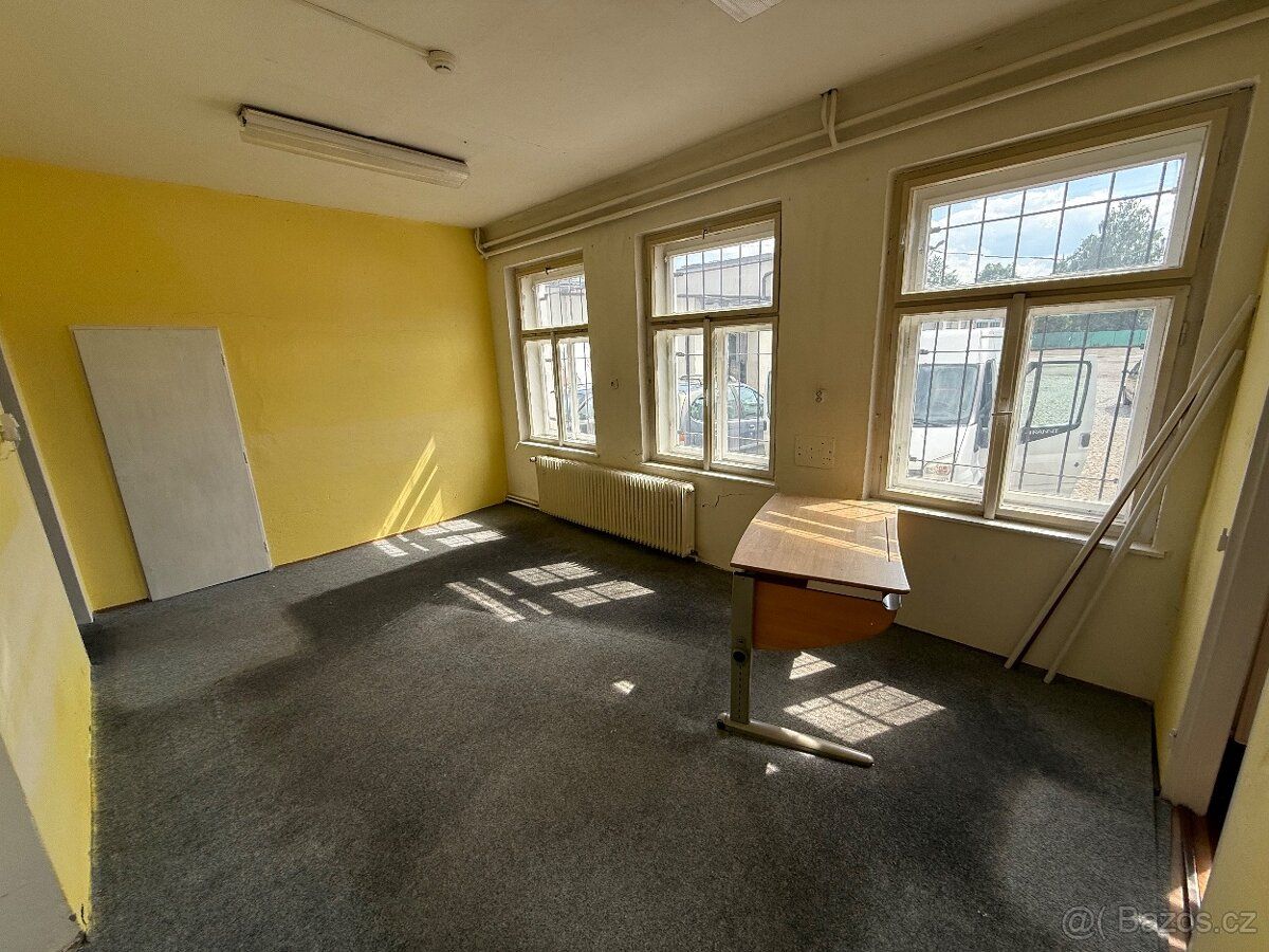 Wynajmiemy jasne pomieszczenie o powierzchni ok. 25 m² przy