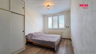 Nabízíme k dlouhodobému pronájmu byt 2+1 se zasklenou lodžií