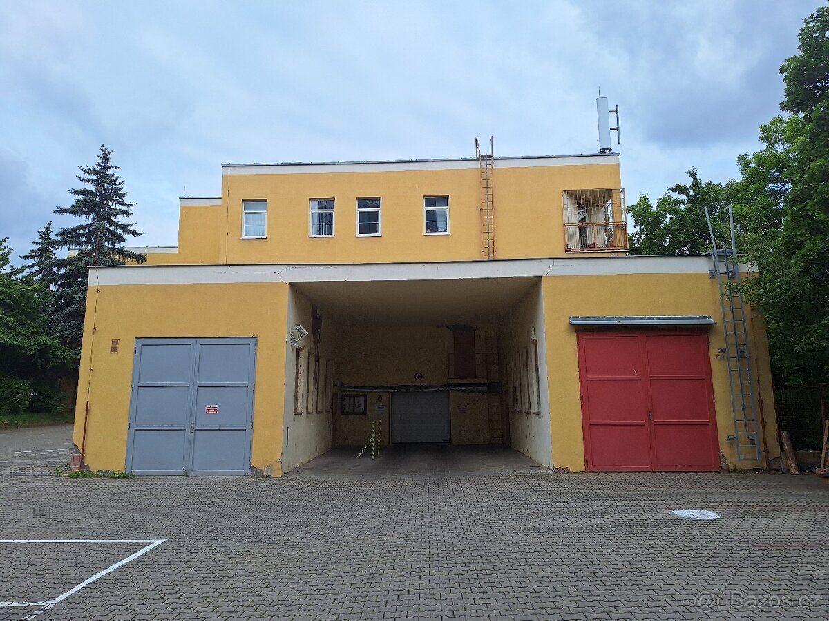 Довготрива́є оренда гаража в гаражному будинку на вулиці