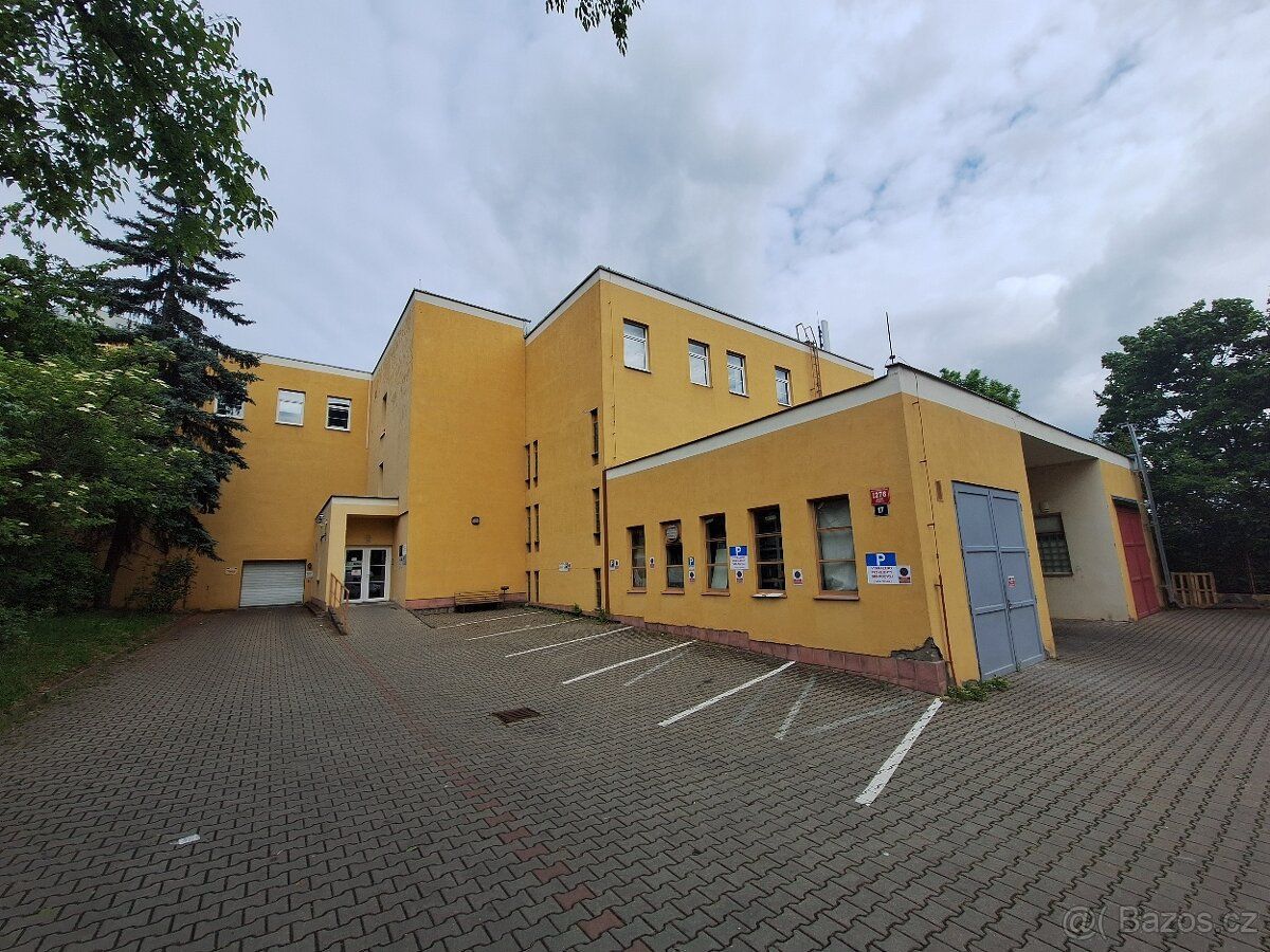 Довготрива́є оренда гаража в гаражному будинку на вулиці