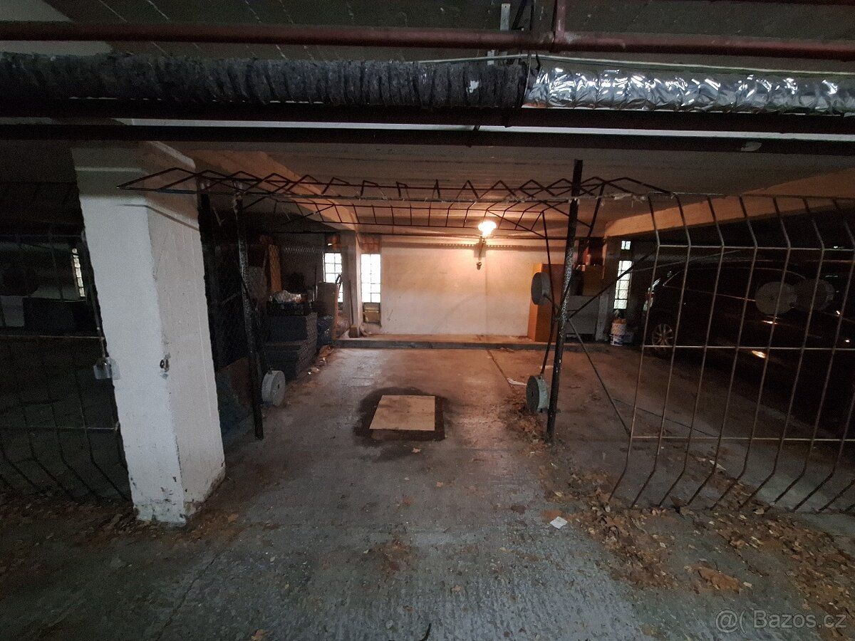 Довготрива́є оренда гаража в гаражному будинку на вулиці