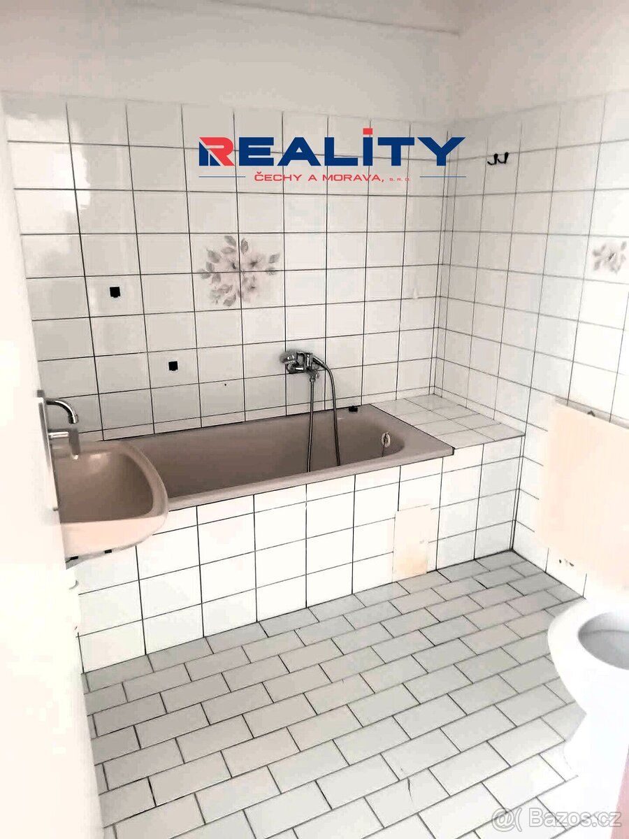 Nabízíme podnájem bytu 2KK o velikosti 70m2 v 2NP. Byt má ok