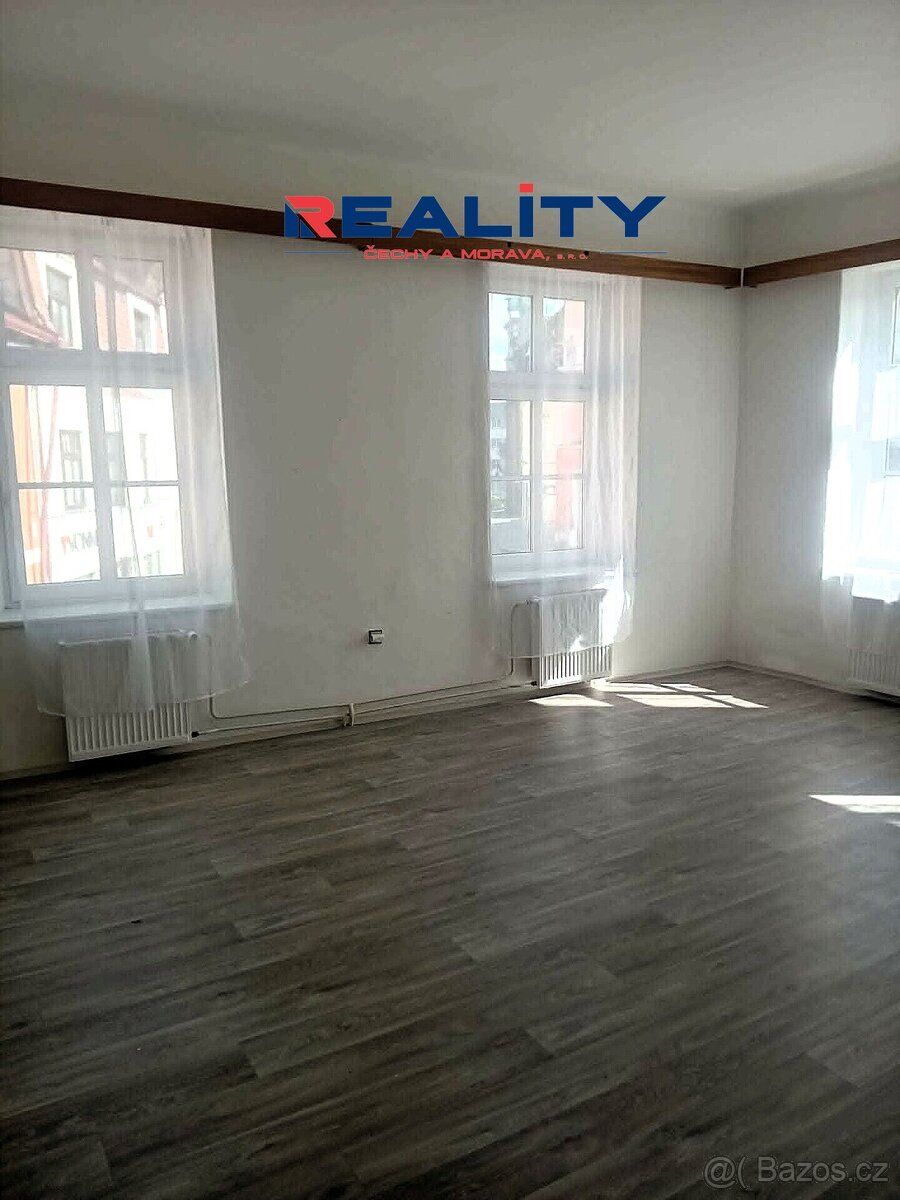 Nabízíme podnájem bytu 2KK o velikosti 70m2 v 2NP. Byt má ok