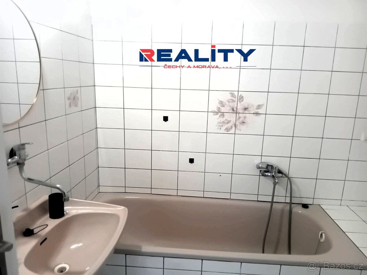Nabízíme podnájem bytu 2KK o velikosti 70m2 v 2NP. Byt má ok