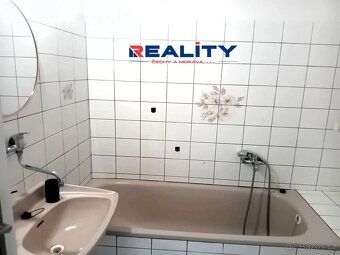 Nabízíme podnájem bytu 2KK o velikosti 70m2 v 2NP. Byt má ok