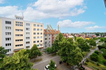 Nabízíme k pronájmu prostorný byt o dispozici 3+1 v oblíbené