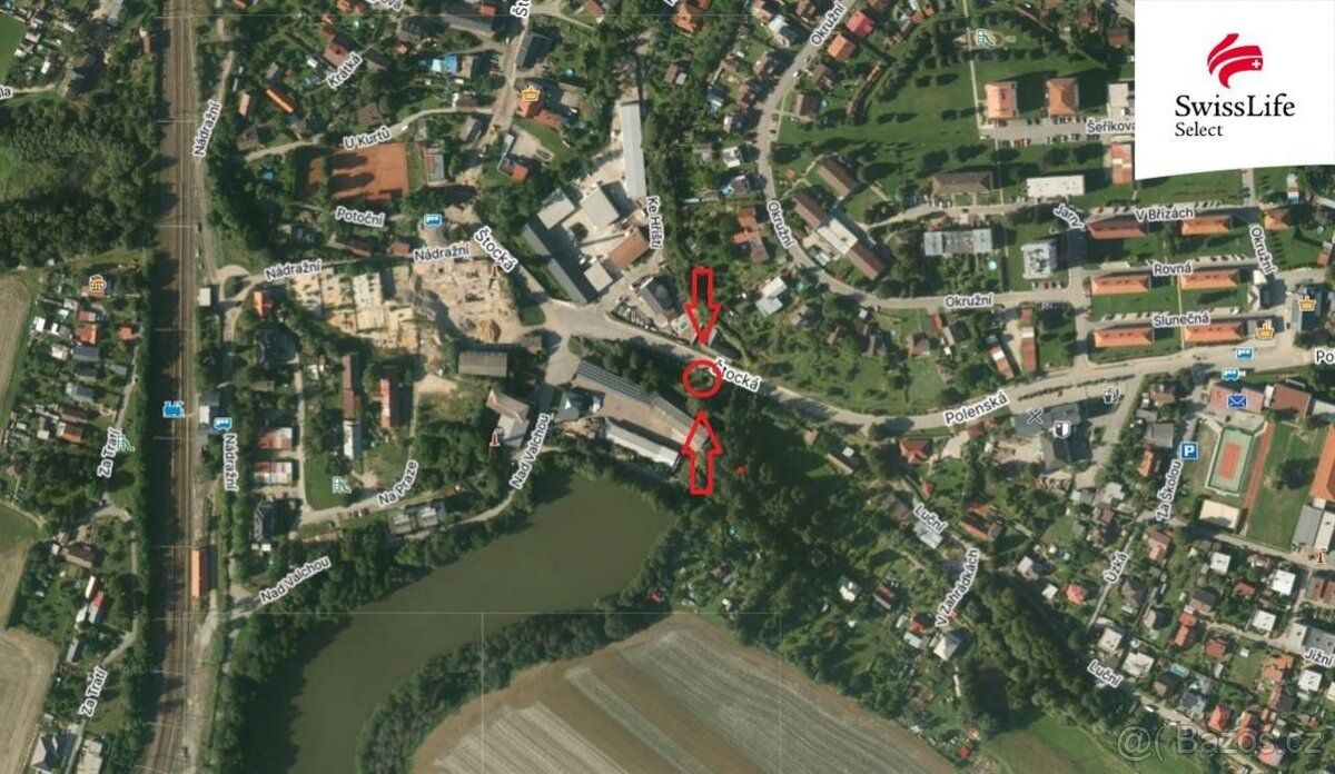 V Dobroníně v ulici Štocká je na prodej menší stavební pozem