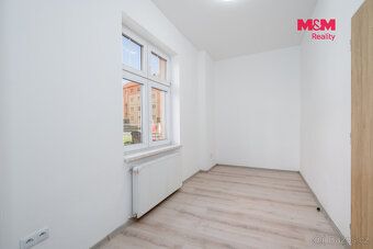 Nabízíme k pronájmu prostorný a světlý byt o dispozici 3+1 a