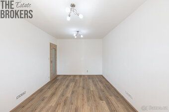 Nabízíme k prodeji prostorný a světlý byt o dispozici 3+kk a