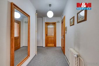 Nabízíme atypický a velmi prostorný byt v Plzni, ulice Na Jí