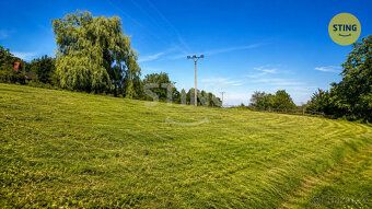 Ponukujeme na predaj atraktívnu stavebnú parcelu s rozlohou