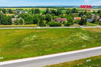 Prodej zasíťovaného pozemku s možností výstavby domu od RD R