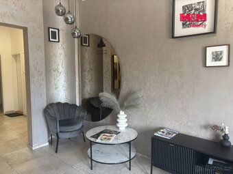 Útulná garsonka o velikosti 13 m², situovaná ve 2. patře cih