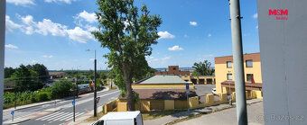 Útulná garsonka o velikosti 13 m², situovaná ve 2. patře cih