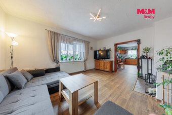 Nabízíme k prodeji prostorný rodinný dům o užitné ploše 210 