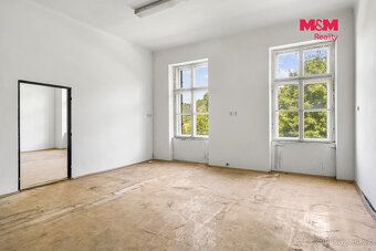 Nabízíme k prodeji rozsáhlý cihlový objekt o užitné ploše př