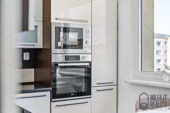 № 06954 Виглядом і якістю життя затьмарює будь-яку нову
