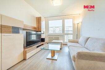 Jasny apartament 2+kk o powierzchni 44 m² znajduje się na