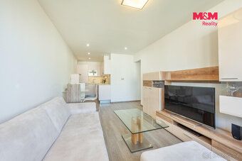 Jasny apartament 2+kk o powierzchni 44 m² znajduje się na