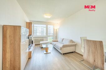 Jasny apartament 2+kk o powierzchni 44 m² znajduje się na