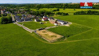 Nabízíme k prodeji stavební pozemek o výměře 800 m² v obci B