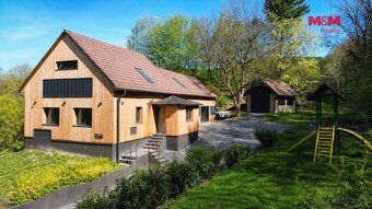We offer for sale a fully equipped family house with 5+kk