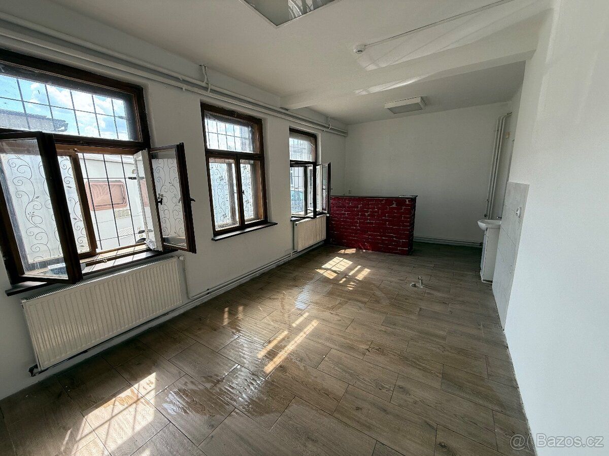 Nabízíme k pronájmu nebytový prostor o velikosti cca 25 m² n