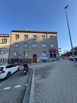 Obchod o rozloze 3kk + 2wc a zahrádka ve vnitrobloku.
