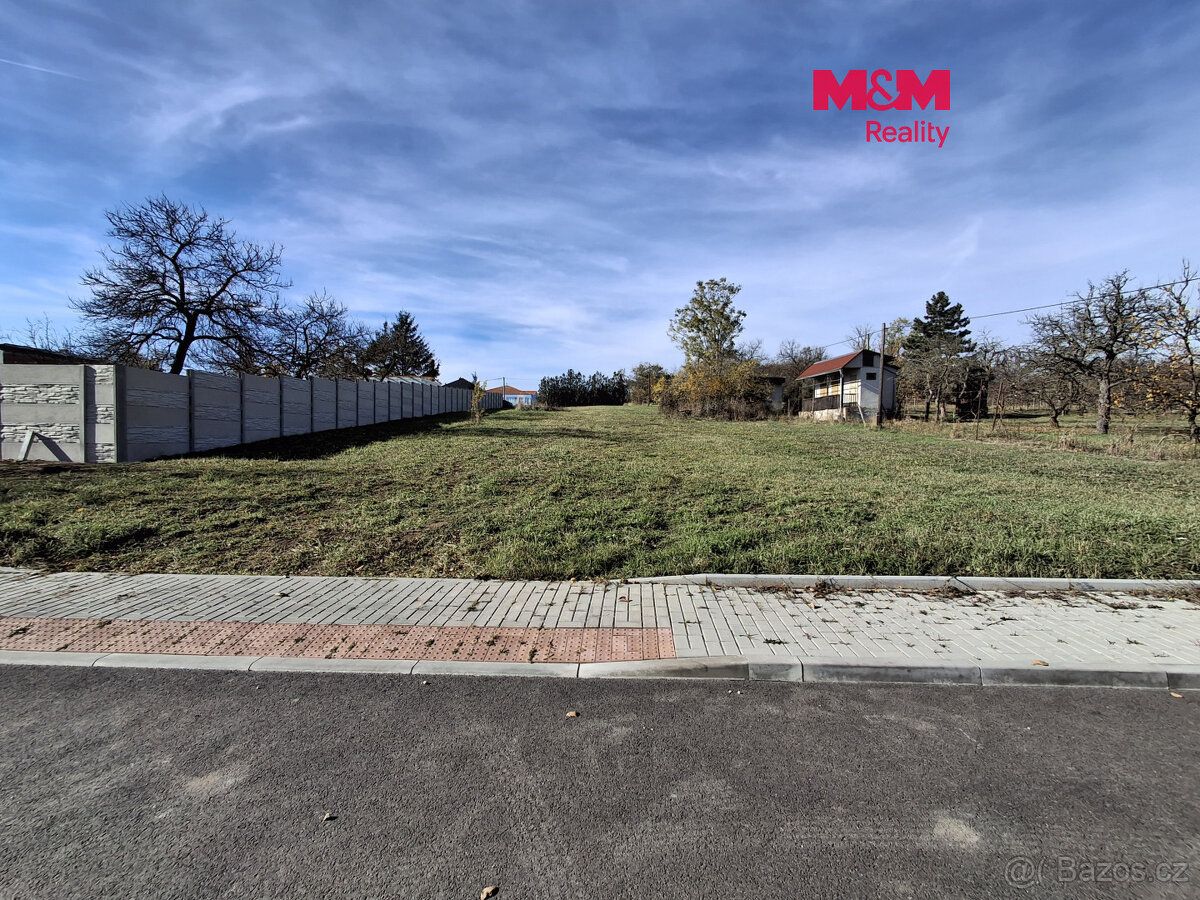 Prodej pozemku určený k bydlení o rozloze 1187 m² katastráln
